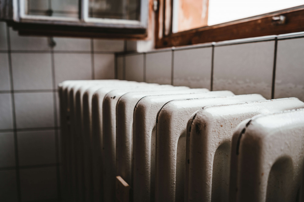 Cost-of-living preventing Londoners from reducing carbon emissions by saving energy. (Photo: Julian Hochgesang/Unsplash)