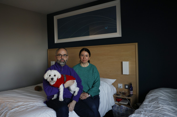 Russel Harland and Selma Agirgol-Harland in the Travelodge London Chessington Tolworth. (Photo: Facundo Arrizabalaga/MyLondon)