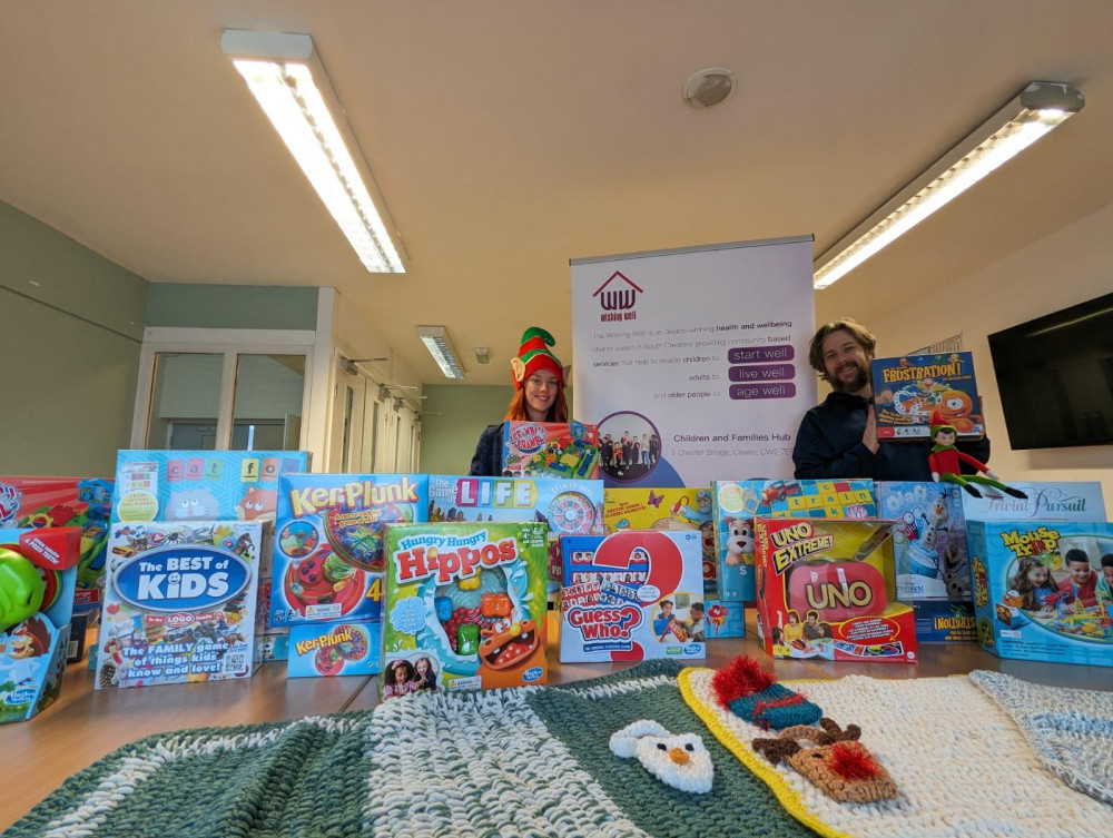 Swansway Motor Group has been donating Christmas gifts to those in need across the local area (Nub News).