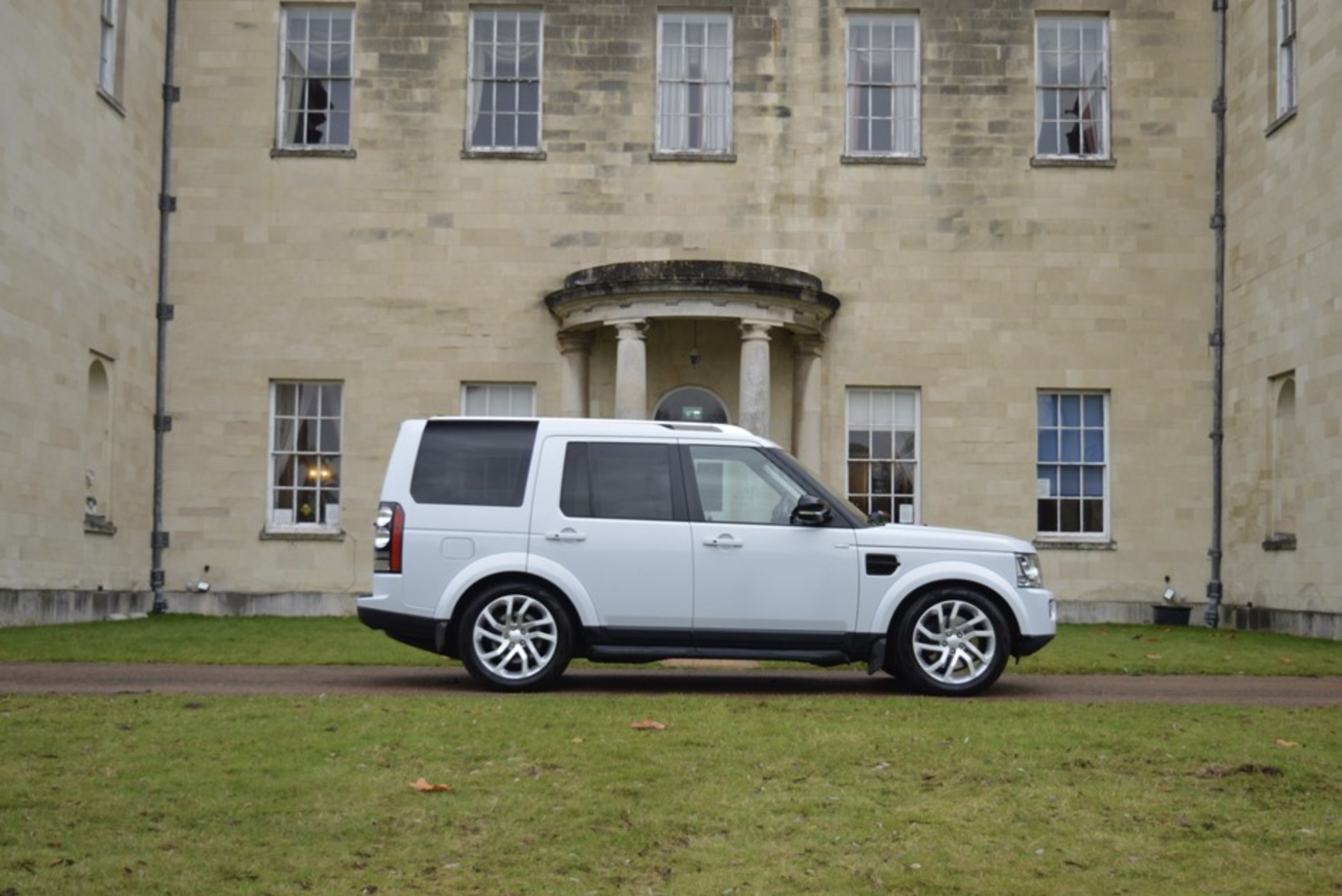 Hitchin Nub News' Car of the Week at The Car Agents: Land Rover Discovery SDV6 Landmark