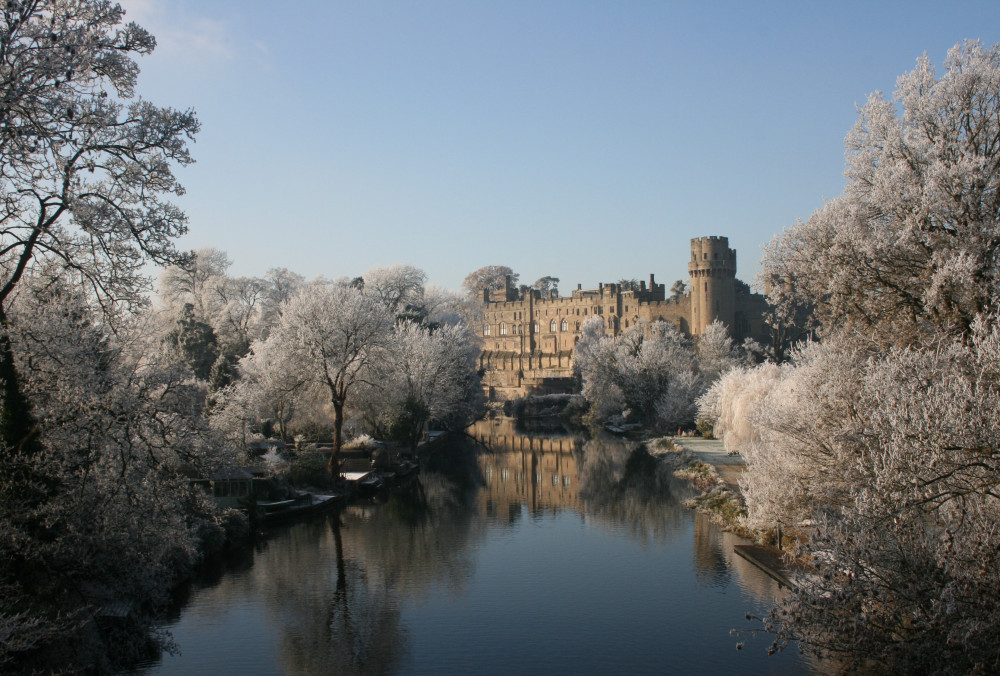 Warwick Castle in the snow (image via SWNS)
