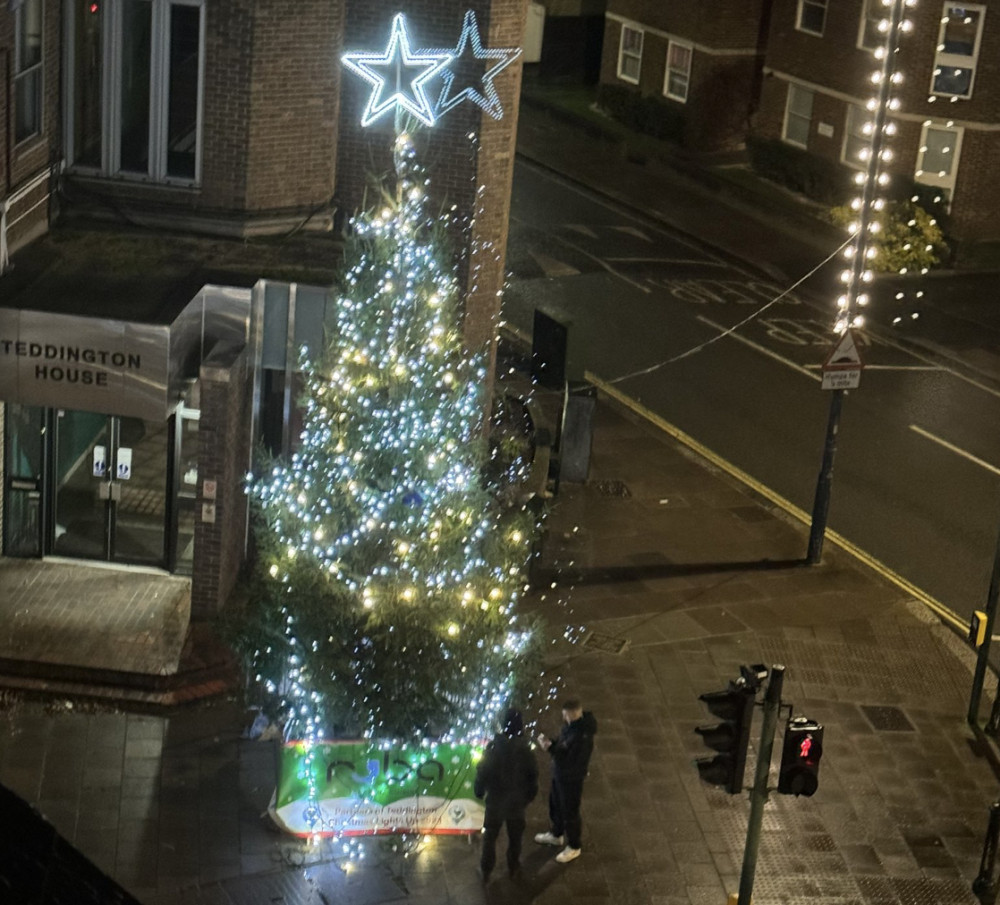 Vandals attack Teddington Christmas Tree. (Photo: Miss Maria/X)