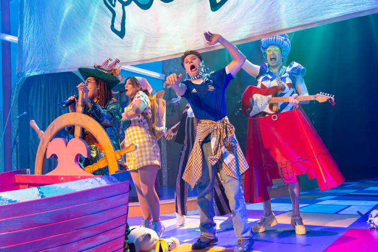 Janna May, Elizabeth Rowe, Luke Thornton and Max Kinder at panto (Picture: Mike Kwasniak)