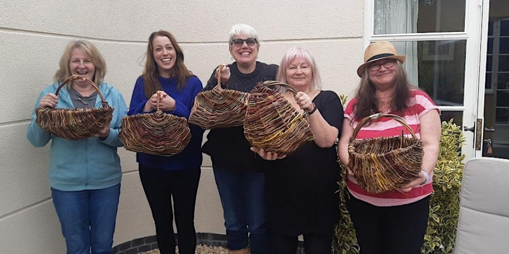 Wy not make an easy willow basket for use in the garden or to display fruit and vegetables in the kitchen this weekend?