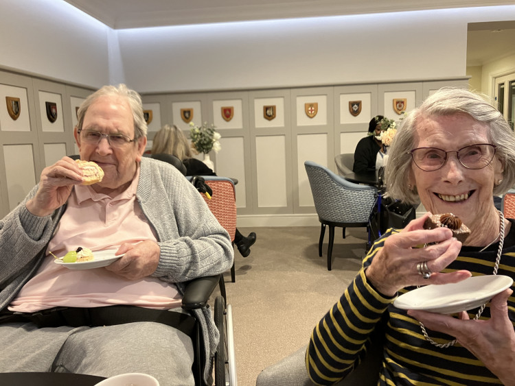 Bob and Mary enjoy Royal Star & Garter birthday cake at the Surbiton Home. (Photo: Royal Star & Garter))