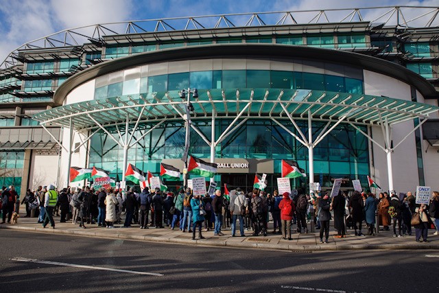 Twickenham locals voice concern over arms dealers conference at Twickenham Stadium. (Photo Credit: Richmond and Kingston Palestine Solidarity Campaign).