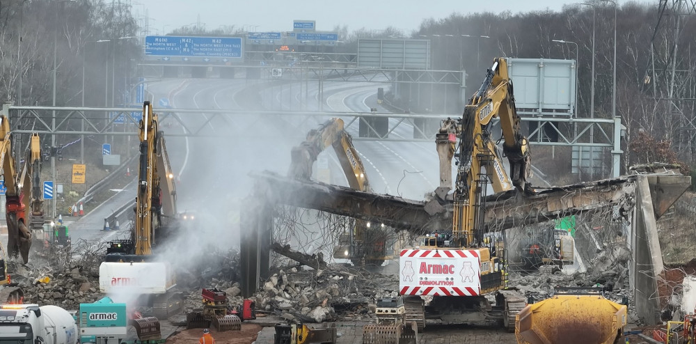 The M42 was closed across the weekend so the bridge could be demolished (image via HS2)