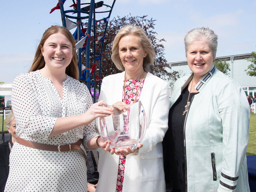 Winner Heather Hemingway-Arnold with Joint President Lady Radnor and Society Chairman Catherine Look