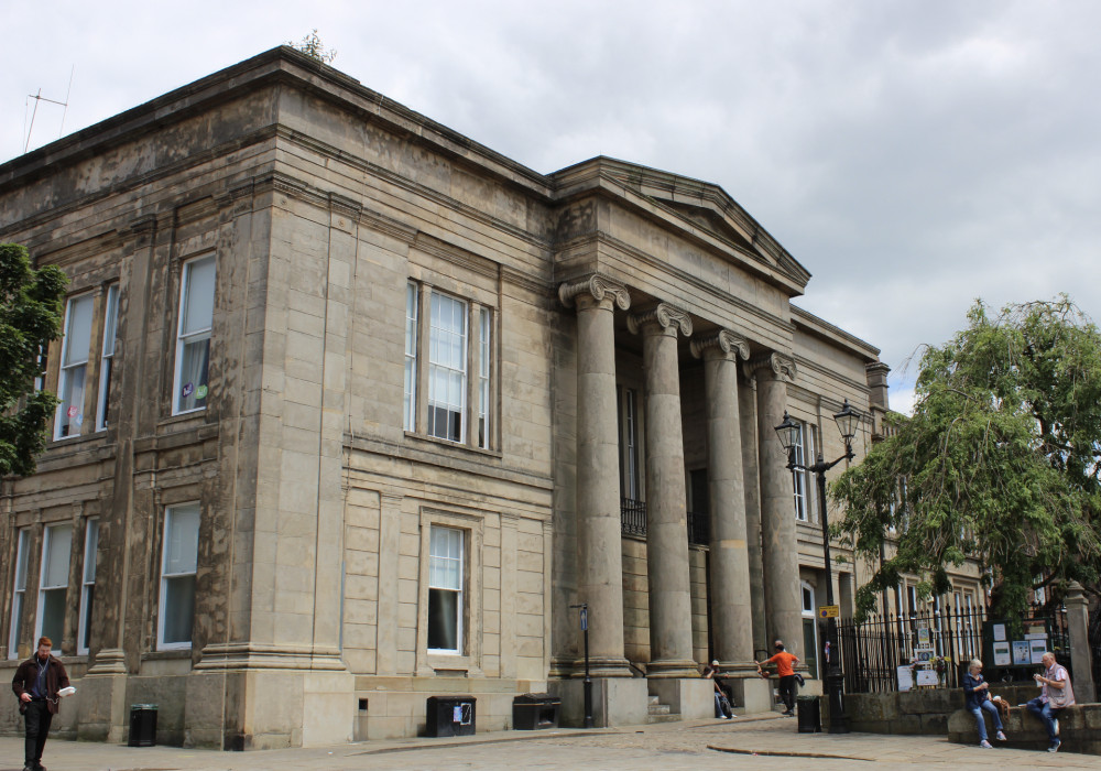 Macclesfield Town Hall, Market Place. (Image - Macclesfield Nub News) 