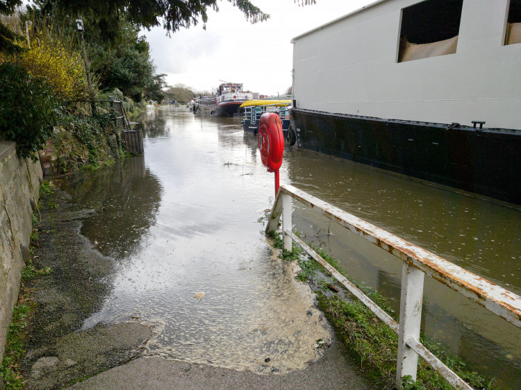 Heavy rainfall coinciding with high tide has left sections of Kingston’s riverside footpaths flooded (Photo: Oliver Monk)