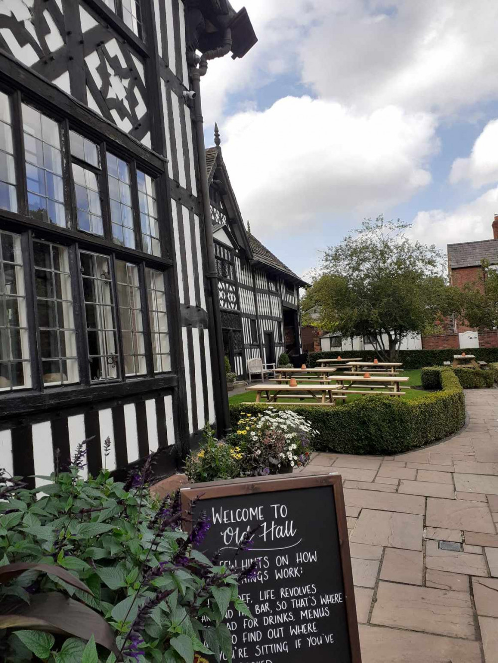 Celebrate all that's good about Sandbach and check out our local jobs guide. (Photo: Nub News)