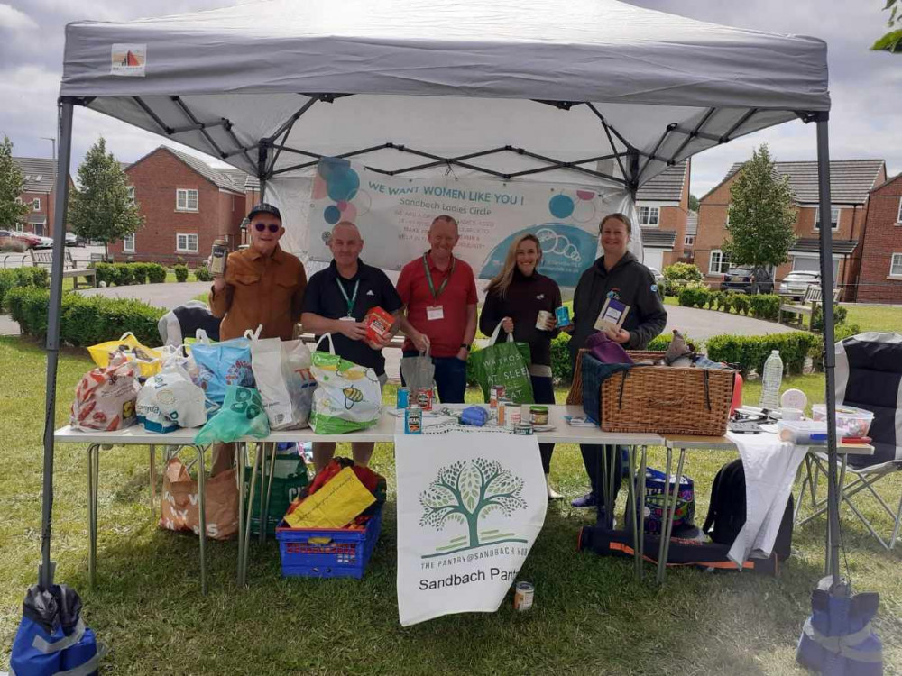 Members of Sandbach Ladies Circle and Sandbach Pantry at a previous collection. (Photo: Sandbach Nub News) 