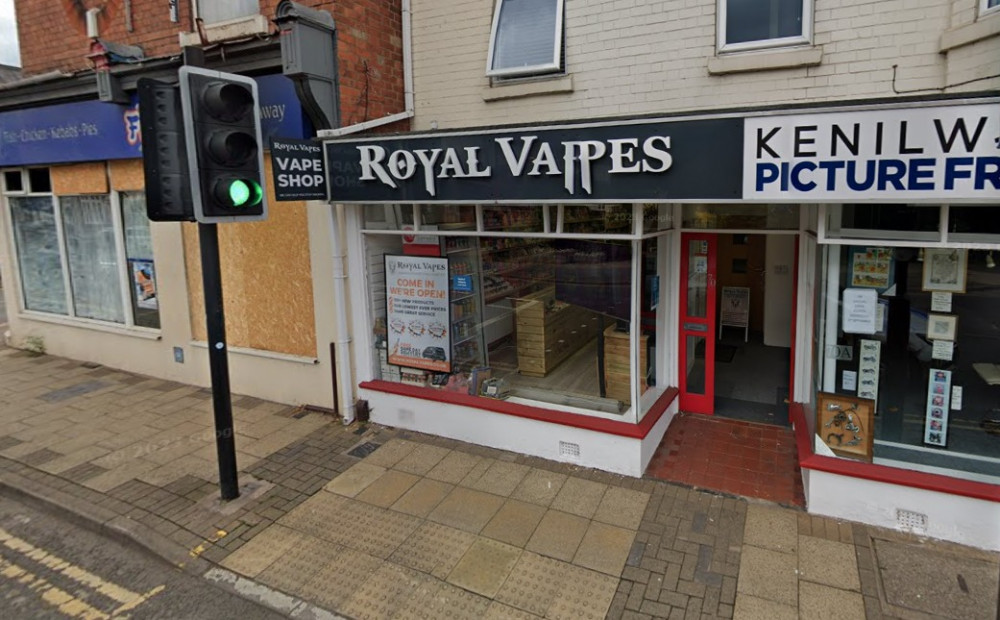 Royal Vapes has shops in Kenilworth, Warwick, Leamington Spa and Nuneaton (image via google.maps)