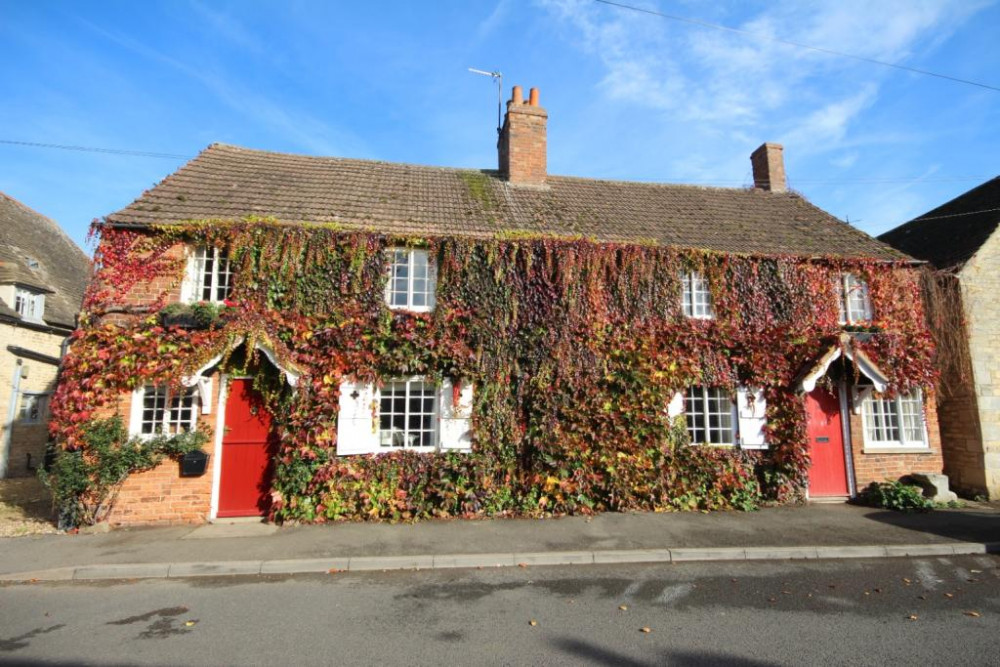 The cottage is quaint and characterful. Image credit: Moores Estate Agents).