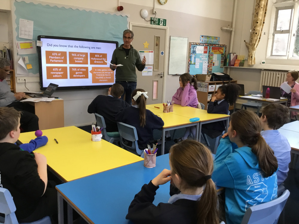 Ambassador Jonathan Dakin addresses Class Jacob. Image credit: Congleton Town Council. 