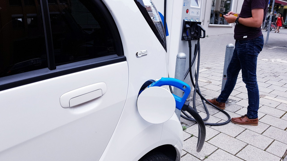 Electric vehicle charging investment (Picture: Nub News)