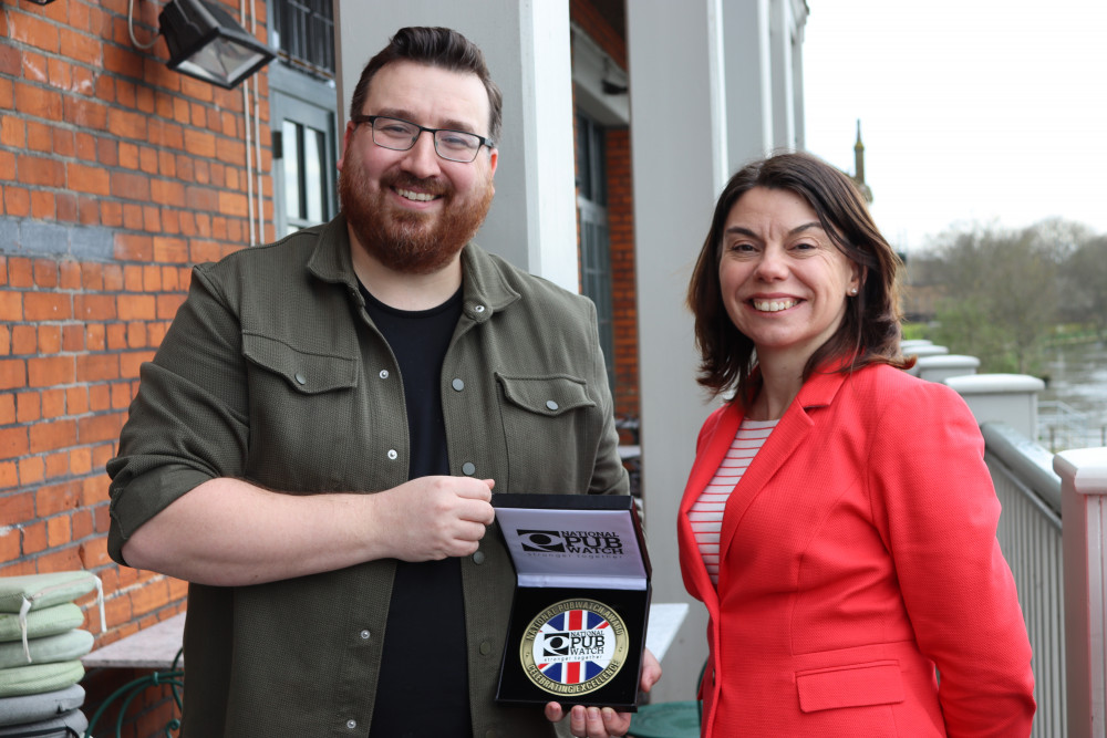 Richmond Park MP Sarah Olney meets pub manager who received top accolade for bravery. (Photo Credit: National Pubwatch).