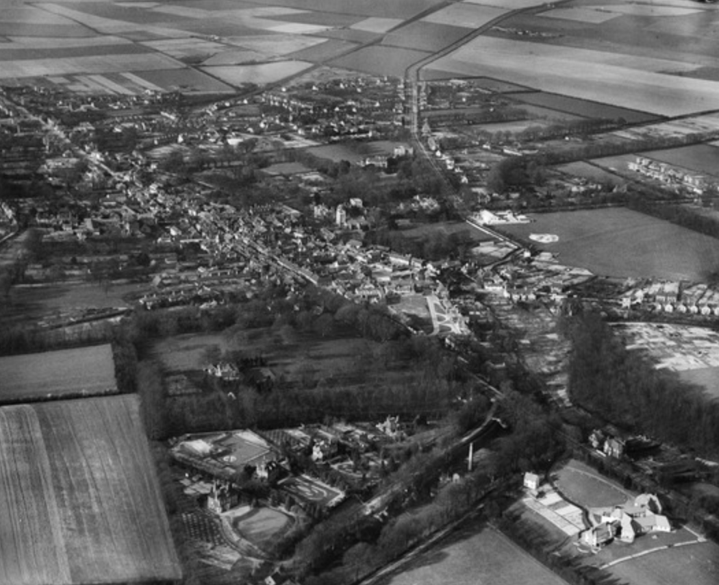 London Road and the town, Royston, from the south, 1935. CREDIT: Britain From Above website 