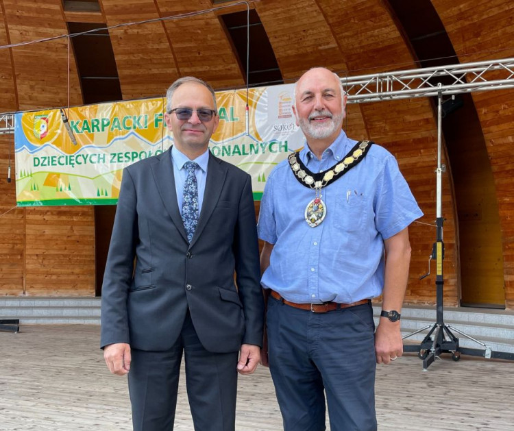 Frome Mayor Philip Campagna with Mayor Leszek Świder in happier times, on a visit to Rabka in June 2023.   