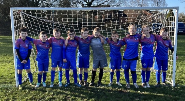 Team Ashby Ivanhoe Rangers Under-10s are raising money for Cancer Research. Photo: Supplied