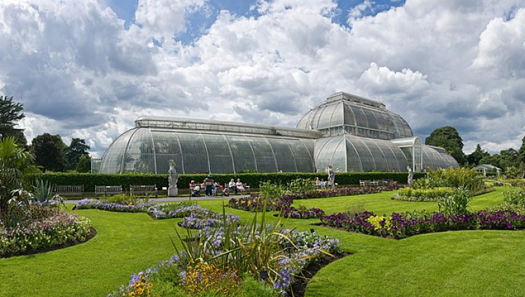 A new pavilion structure is set to be constructed inside Royal Botanic Gardens, Kew Green (Wiki Commons).