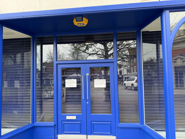 With the pre-Easter closure of the 02 shop (pictured) situated at 33 Market Place, Nub News can reveal who will now take over the prime spot in Hitchin town centre. CREDIT: Hitchin Nub News 