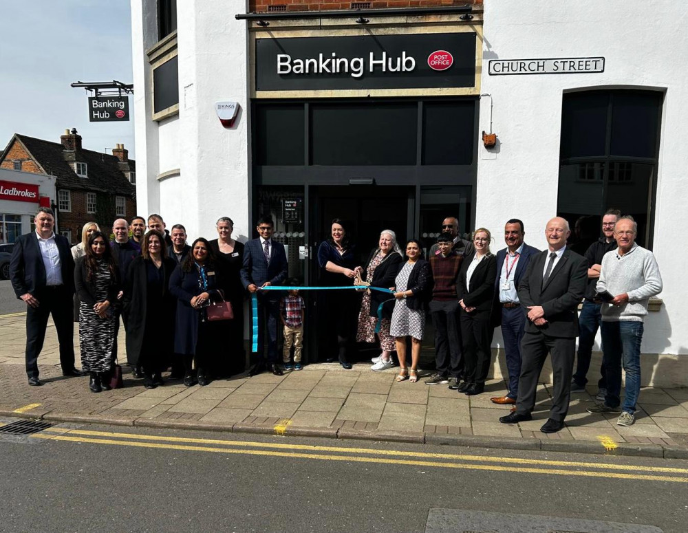 Alicia Kearns and Sally-Anne Wadsworth opening the new banking hub last week. Image credit: Alicia Kearns MP. 