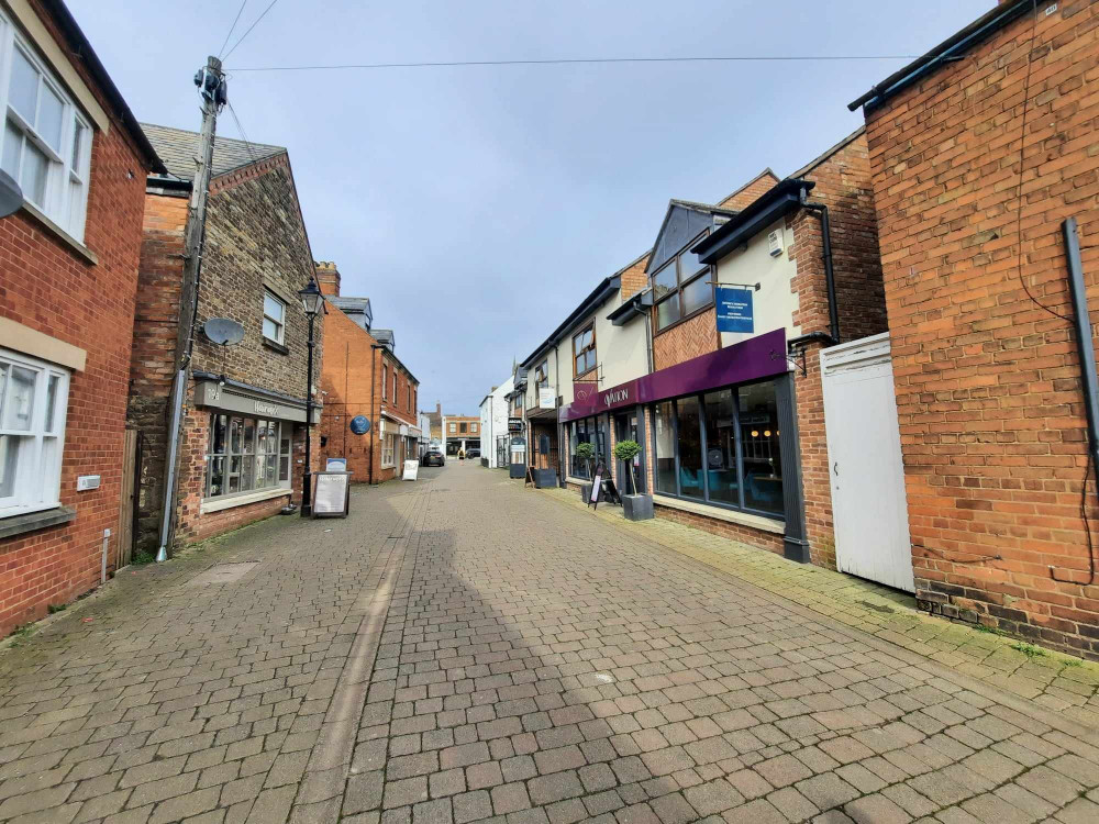 Free parking will coincide with the Gaol Street Farmers Market on Saturday, ahead of the launch of the statue of HM Queen Elizabeth II. Image credit: Nub News. 