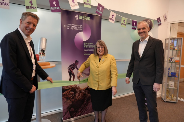 Fiona Bruce MP cutting the ribbon. (Photo: Fiona Bruce MP)