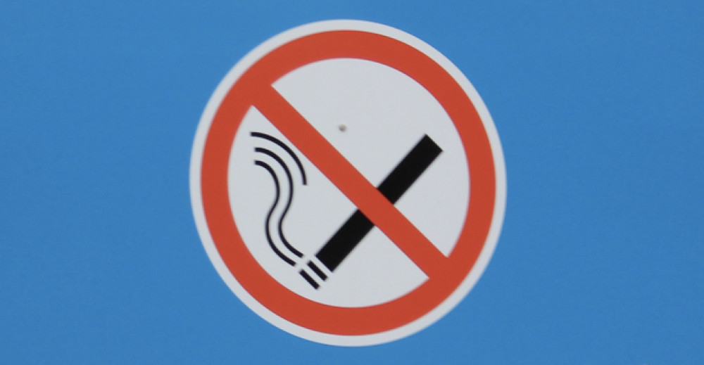 A no smoking sign in west Macclesfield. (Image - Macclesfield Nub News)