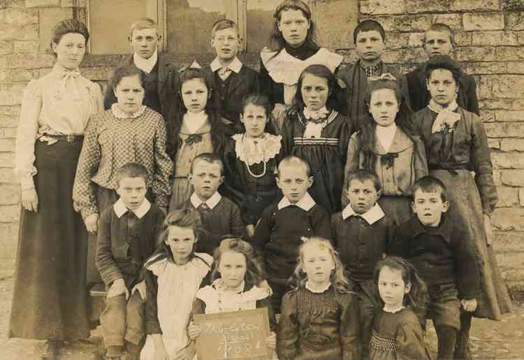 Thistleton School pupils in 1908