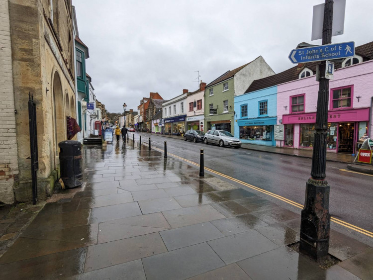 Glastonbury High Street (Photo: LL) 