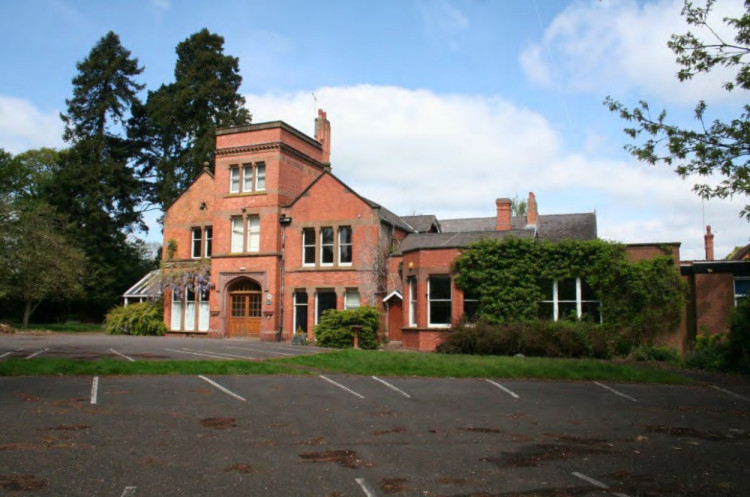 The Woodside Hotel can now be demolished and turned into homes (image via planning application)