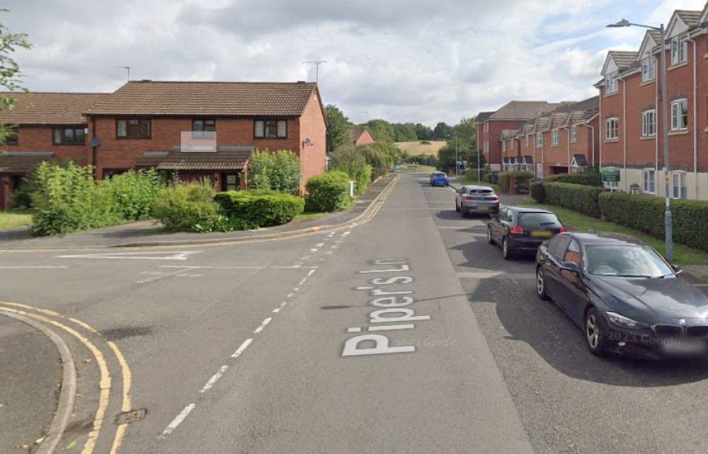 Police stopped the two teenagers on Piper's Lane, Kenilworth (image by Google Maps)