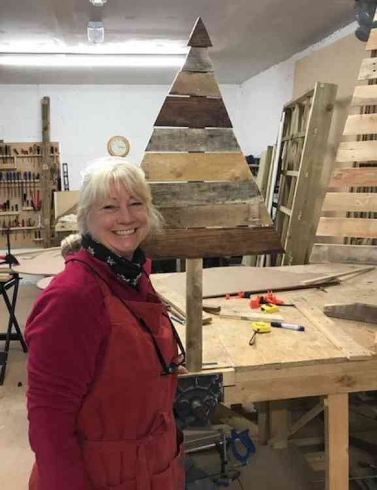 Women in Sheds member Linda Burrows with her pallet Christmas tree