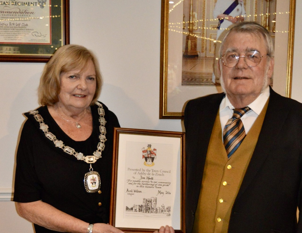 Ashby Mayor Cllr Avril Wilson presents Jim Hoult with the 2023 Civic Award. Photo: Ashby de la Zouch Town Council