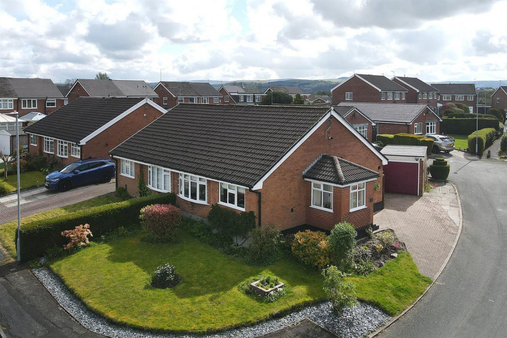 Take a walk on the Greenside with this week's featured Macclesfield Property of the Week. (Image - Holden & Prescott Macclesfield)