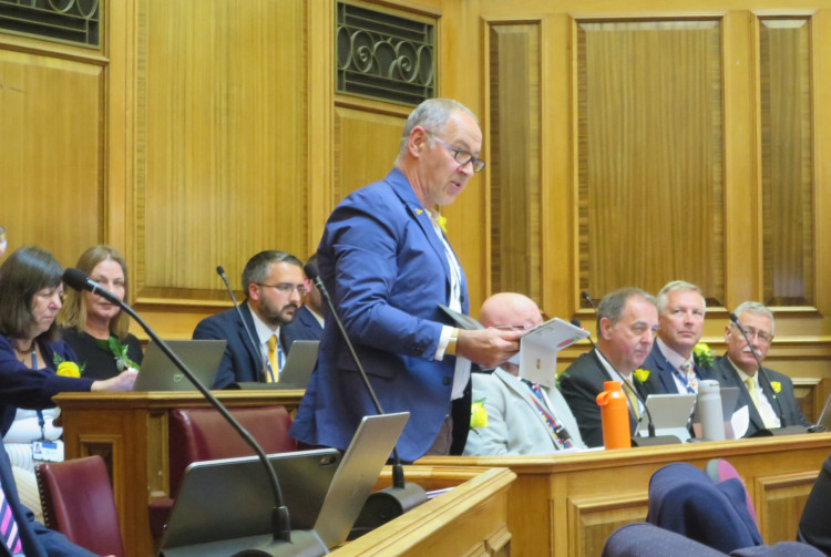 New leader Nick Ireland address council for the first time. 