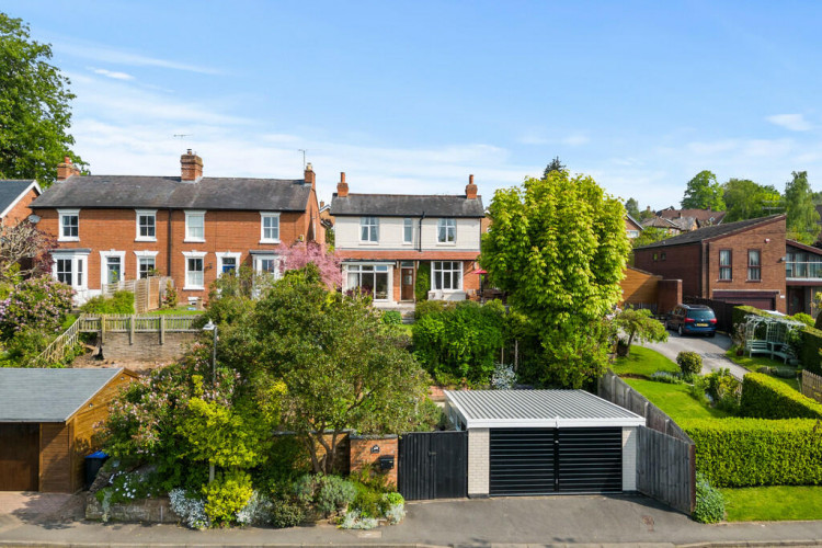 This week we have looked at this lovely home on Lower Laydes Hill