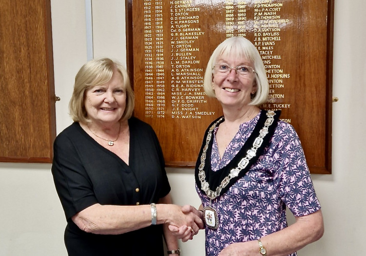Outgoing Mayor, Cllr Avril Wilson, hands over the chains of office to Cllr Liz Parle. Photos: Ashby de la Zouch Town Council