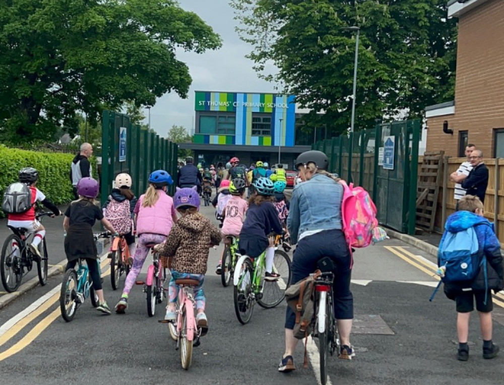 St Thomas' Primary School in Heaton Moor / Heaton Chapel celebrated the one-year anniversary of its clean air-conscious school street with a special bike ride (Image - St Thomas' Primary School)