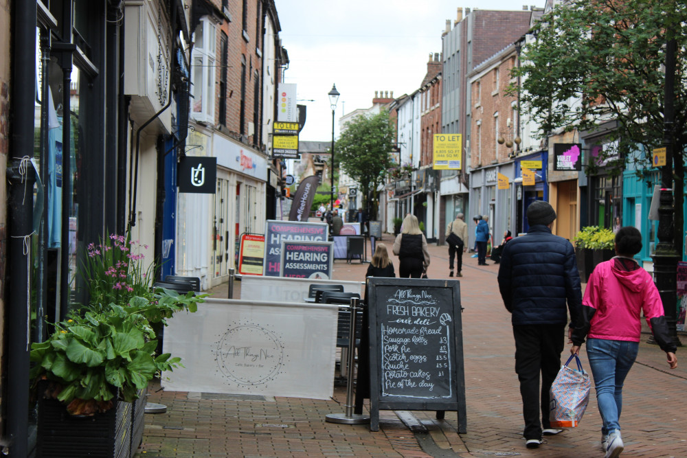 Shoppers on Chestergate, Macclesfield. (Image - Macclesfield Nub News)