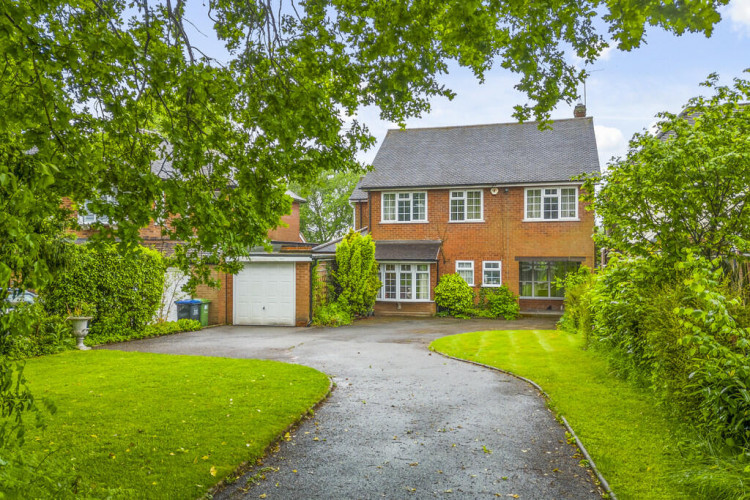 This week we have looked at a four-bedroom house on Rounds Hill currently available for £975,000 (image via Julie Philpot)