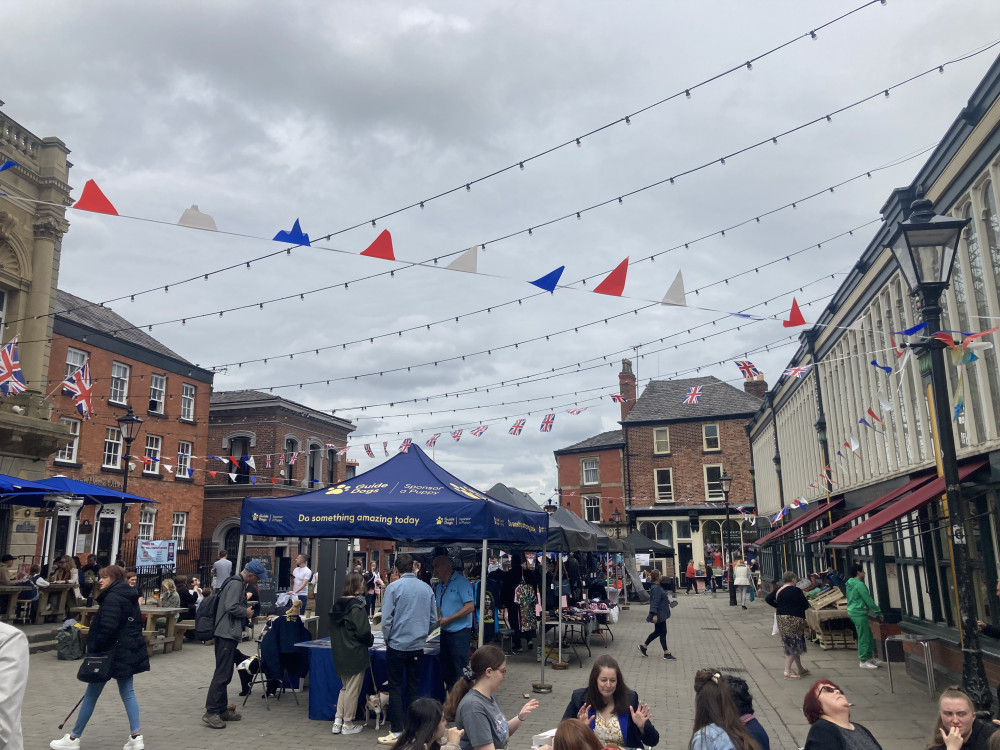 Stockport is set for a variety of events this weekend, including a vintage market, a fun fair, and more (Image - Alasdair Perry)