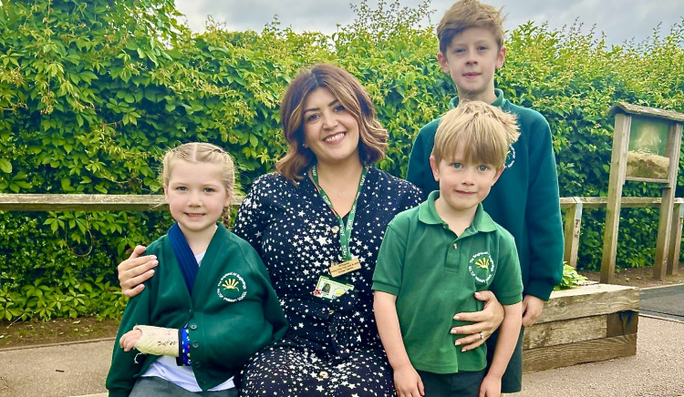 Dixie Dexter with pupils from Ashby Hill Top Primary School. Photo: Supplied