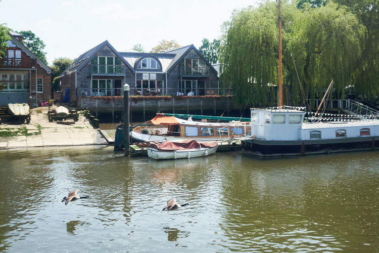 Nub News is asking parliamentary candidates running in Twickenham constituency about Thames Water’s sewage dumping and its Teddington DRA scheme. (Photo: Oliver Monk)