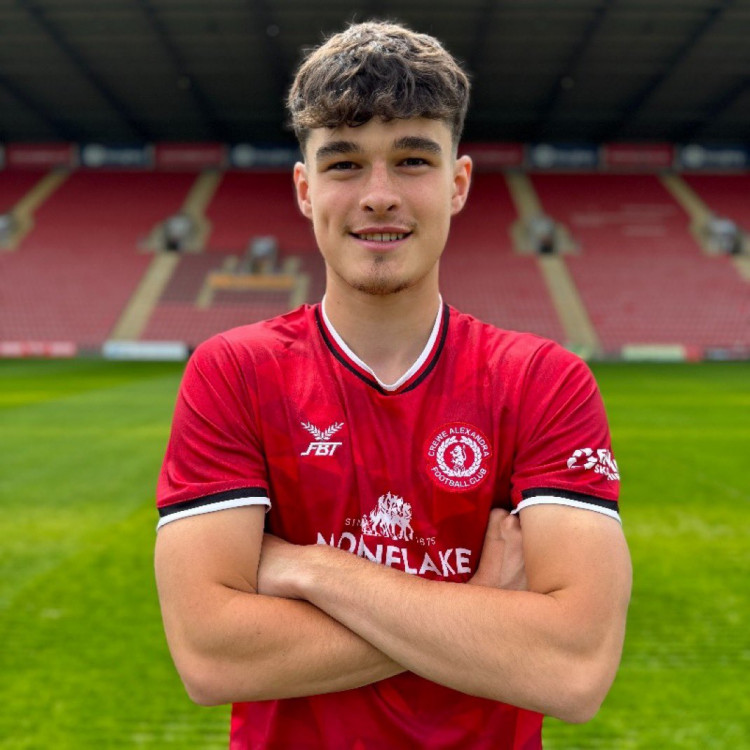 Crewe Alexandra FC have brought in Canada Under-20 international defender Jamie Knight-Lebel from Bristol City on a season-long loan (Crewe Alex).