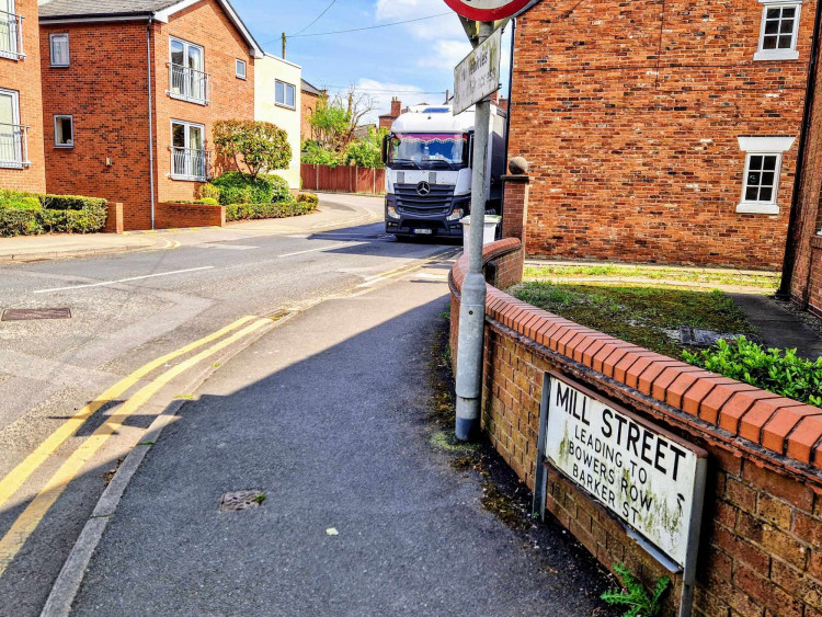 On Saturday 22 June, Cheshire Police received reports of Newcastle Hunters questioning a 43-year-old man at his address on Mill Street (Nub News).