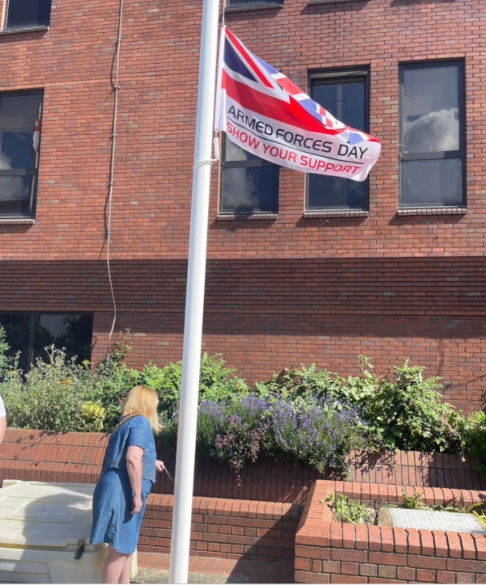 Mayor Cllr Kairen Raper hoists the flag. 