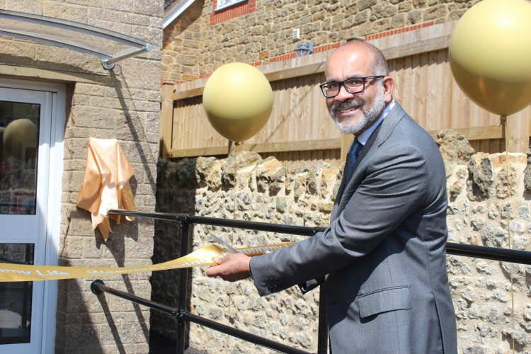 The Lord-Lieutenant of Somerset ceremonially opens Weavers Lodge with a ribbon-cutting (Photo: Autonomy) 